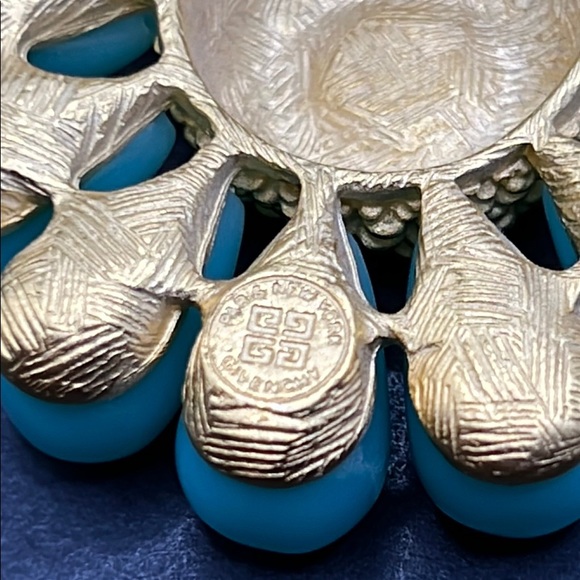 RARE! Vintage Givenchy flower brooch - Picture 6 of 6